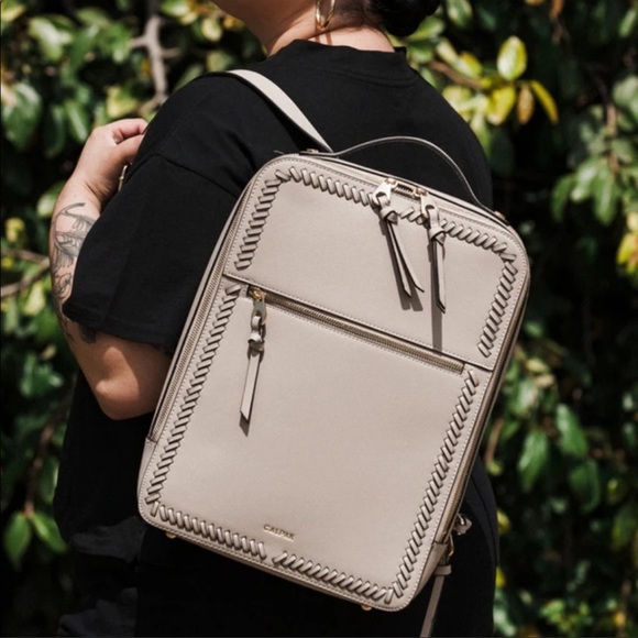 🔥CALPAK - Kaya Light Grey Laptop Backpack - Picture 1 of 10